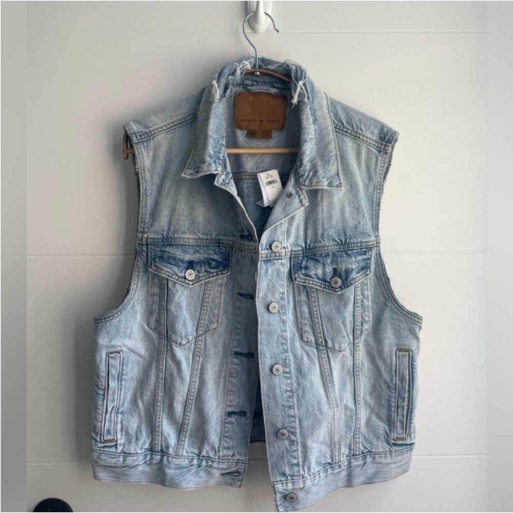 American Eagle Light Wash Distressed Vintage Denim Jacket